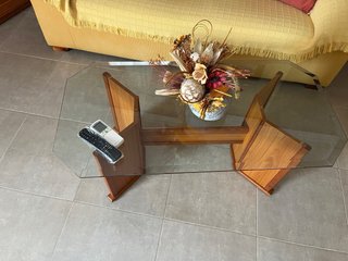 Muebles, sofás, cortinas y lámparas en buen estado