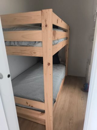 Litera de madera Lufe barnizada