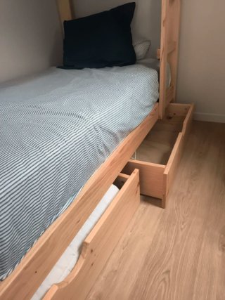 Litera de madera Lufe barnizada