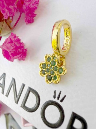 Pandora Charm Trébol Verde Dorado