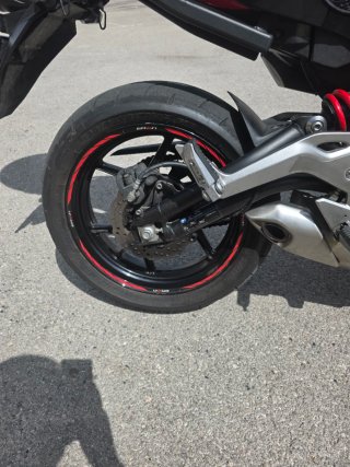 Kawasaki Naked Roja y Negra