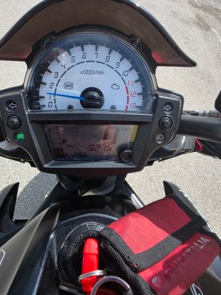 Kawasaki Naked Roja y Negra