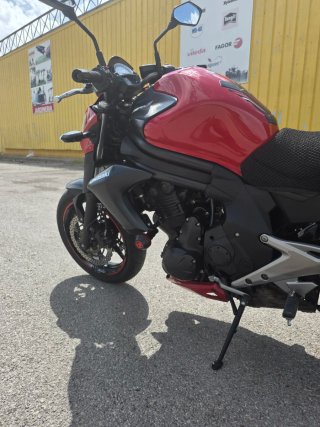 Kawasaki Naked Roja y Negra