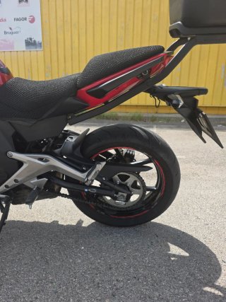 Kawasaki Naked Roja y Negra