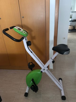 Bicicleta Estática Verde y Blanca