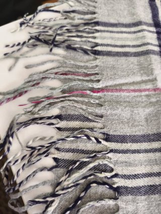 Bufanda Burberry Lana Gris y Rosa