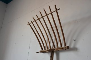 Antiguo horquillo agrícola de madera