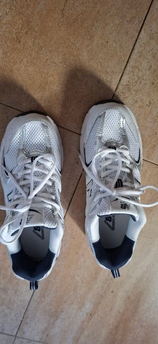 New Balance 530 Plata y Blanco
