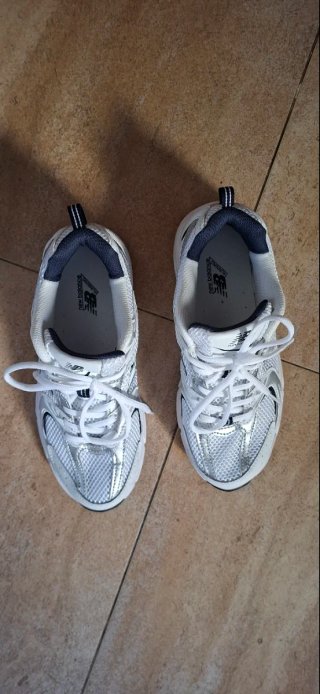 New Balance 530 Plata y Blanco