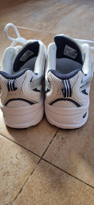 New Balance 530 Plata y Blanco