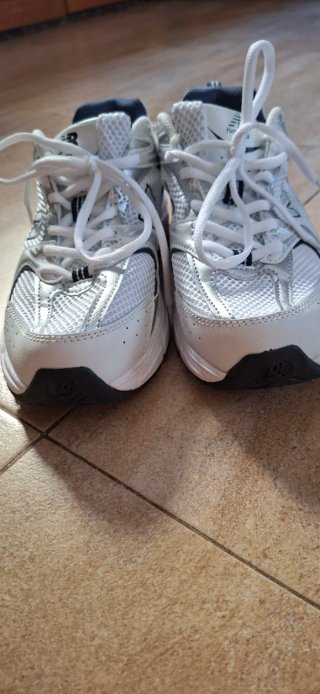 New Balance 530 Plata y Blanco