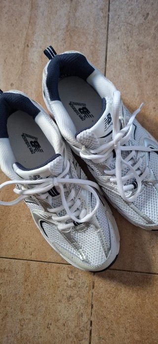 New Balance 530 Plata y Blanco