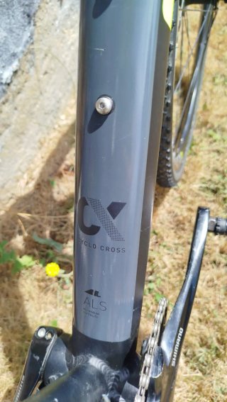 Bicicleta Ciclocross Cube Negra y Amarilla
