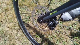Bicicleta Ciclocross Cube Negra y Amarilla