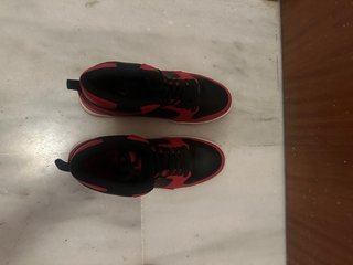 Tenis Kappa Altos Rojos y Negros usadas una vez