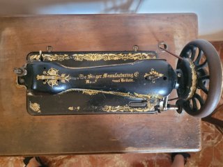 Máquina de coser SINGER antigua