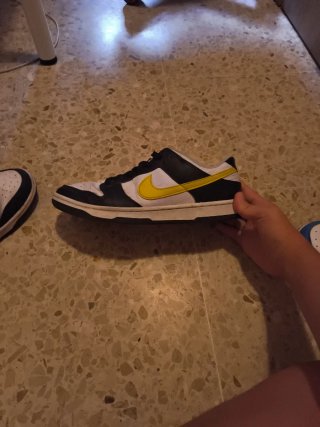 Nike Dunk Low negras y amarillas