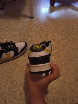 Nike Dunk Low negras y amarillas