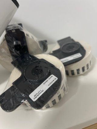 Impresora de etiquetas Brother QL-700 + rollos