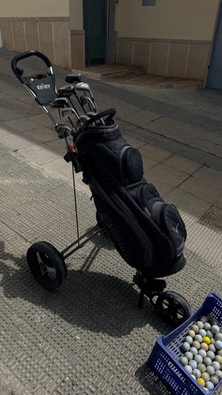 Carro Golf Callaway con Palos y Pelotas