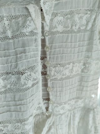 Vestido antiguo niña