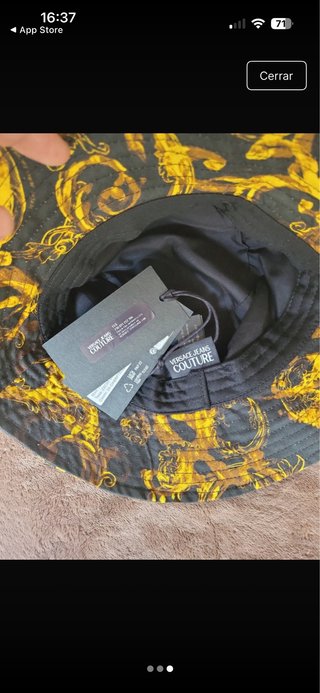 Gorro Versace Jeans Couture Negro y Dorado