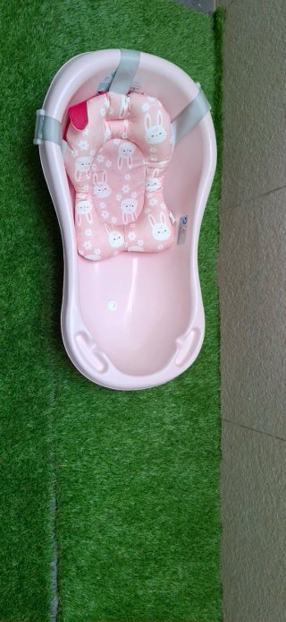 Bañera bebé rosa con cojín de conejitos
