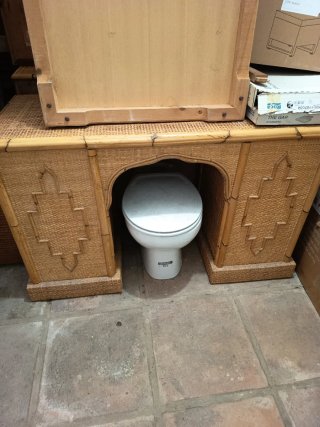 Sofá, puertas, silla playa y silla larga