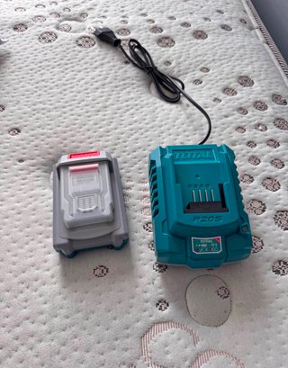 Cargador Batería Total P20S 20V