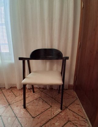 Silla comedor con reposabrazos madera mid century