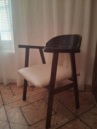 Silla comedor con reposabrazos madera mid century