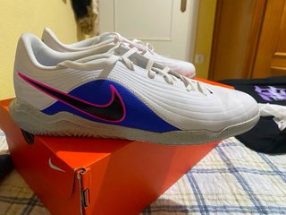 Zapatos de fútbol sala Nike grises y rosas