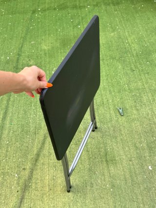 Mesa plegable negra pequeña