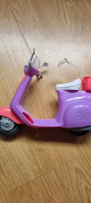 Moto y Muñeca Barbie