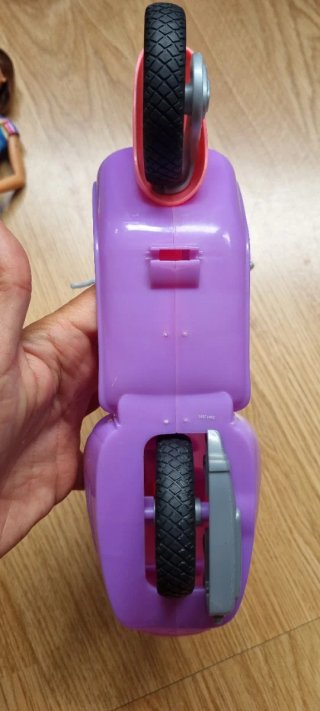 Moto y Muñeca Barbie