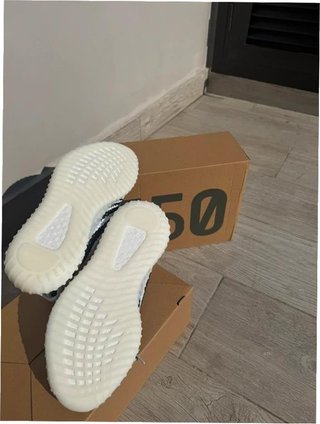 Adidas Yeezy Boost 350 V2 Zebra 42.5