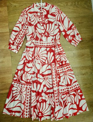 Vestido H&M estampado floral rojo y blanco