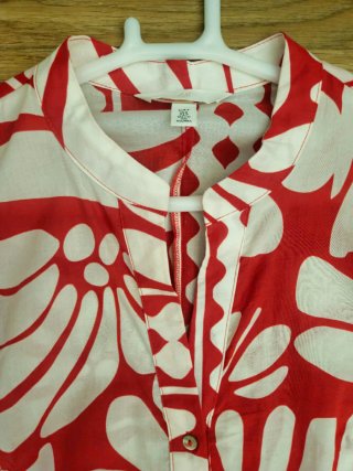 Vestido H&M estampado floral rojo y blanco