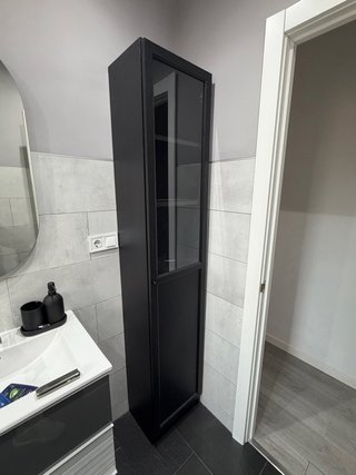Librería Billy Ikea Negra con Puerta de Vidrio