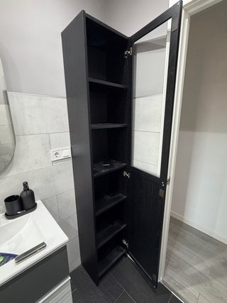 Librería Billy Ikea Negra con Puerta de Vidrio