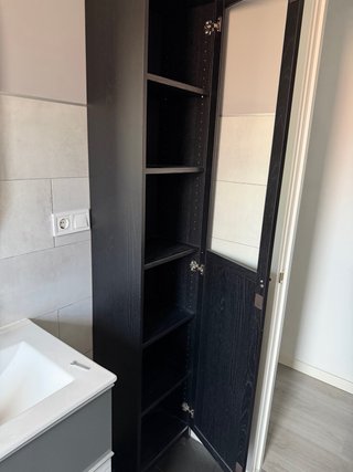 Librería Billy Ikea Negra con Puerta de Vidrio