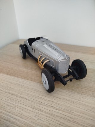 Coche a escala 1/18 Plata