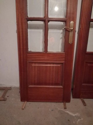 Puerta sapelly acristalada
