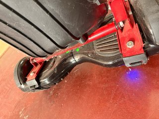 Hoverboard con asiento rojo tipo Kart