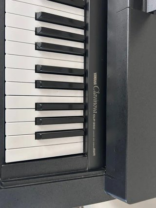 Piano Digital Yamaha Clavinova CLP-350
