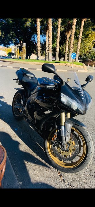 Yamaha R1 2005 Negra/Dorada