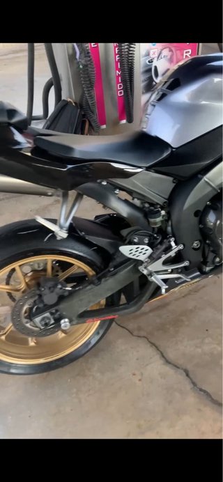 Yamaha R1 2005 Negra/Dorada