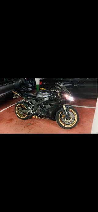Yamaha R1 2005 Negra/Dorada