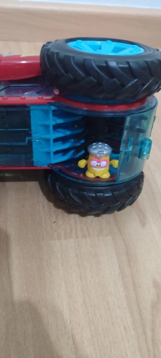 Coche Superthings Recoge Muñecos