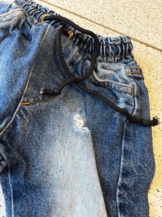 Jeans neonato strappati